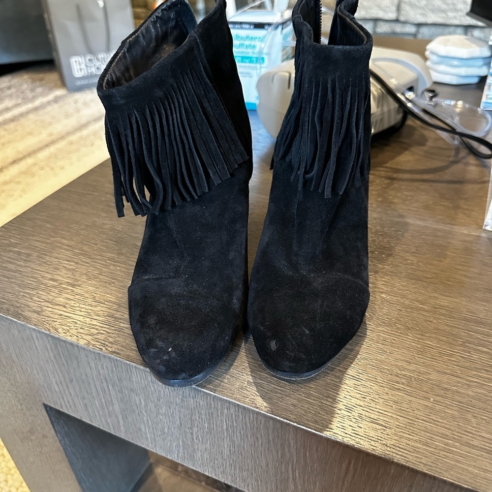 Rag and bone suede booties w fringes